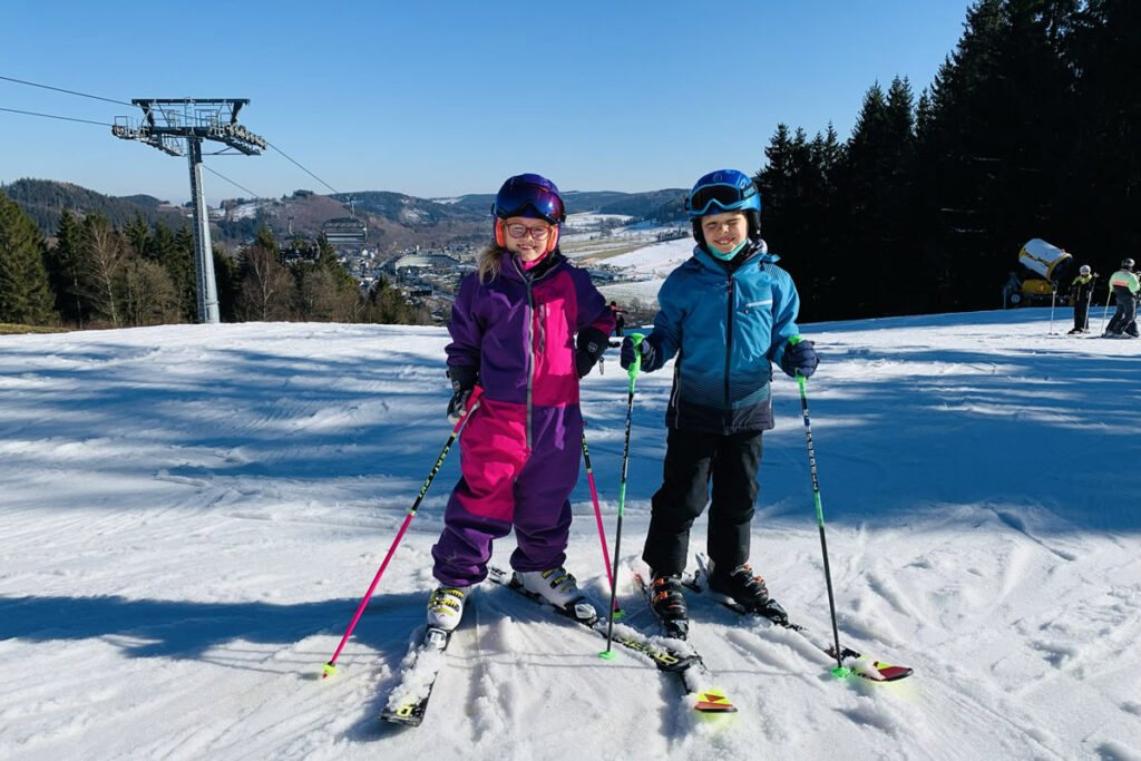 Winter am Berg Skifahren und Rodeln 09