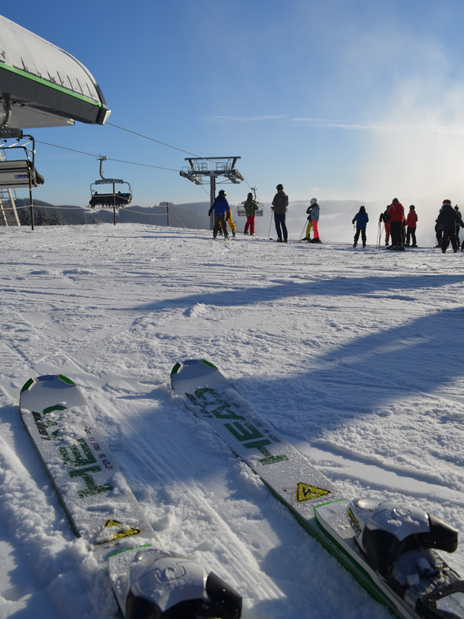 Winter am Berg Skifahren und Rodeln 13 h