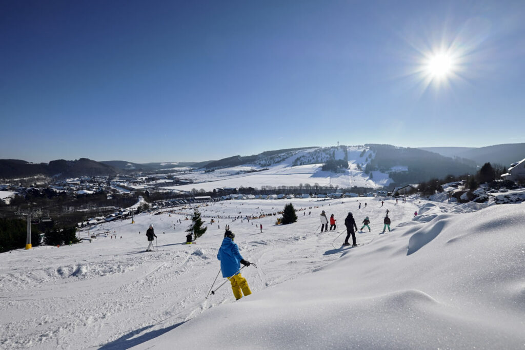 Winter am Berg Skigebiet Willingen